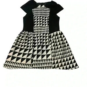 Mantra Brand Women’s size small black and White geometric dresss. Cap sleeve